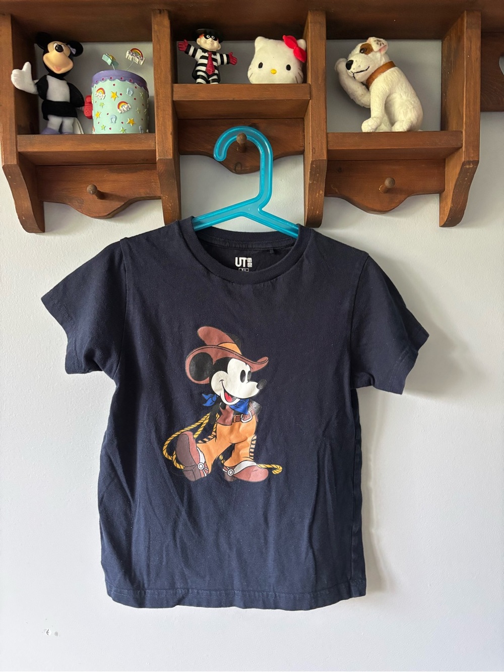 Uniqlo Mickey Mouse Cowboy Graphic Tee size 5-6 🤠